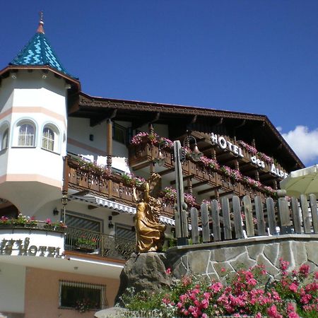 Hotel Des Alpes Soraga Exterior photo