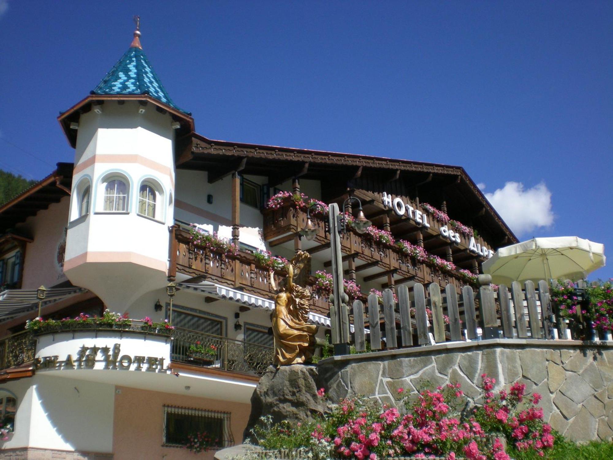 Hotel Des Alpes Soraga Exterior photo