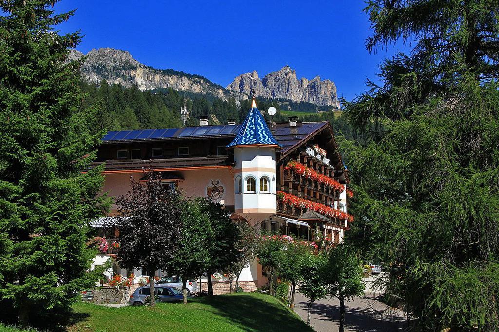 Hotel Des Alpes Soraga Exterior photo