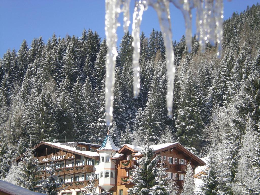 Hotel Des Alpes Soraga Exterior photo